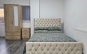 Double Bedroom With Private Bathroom And Shared Kitchen